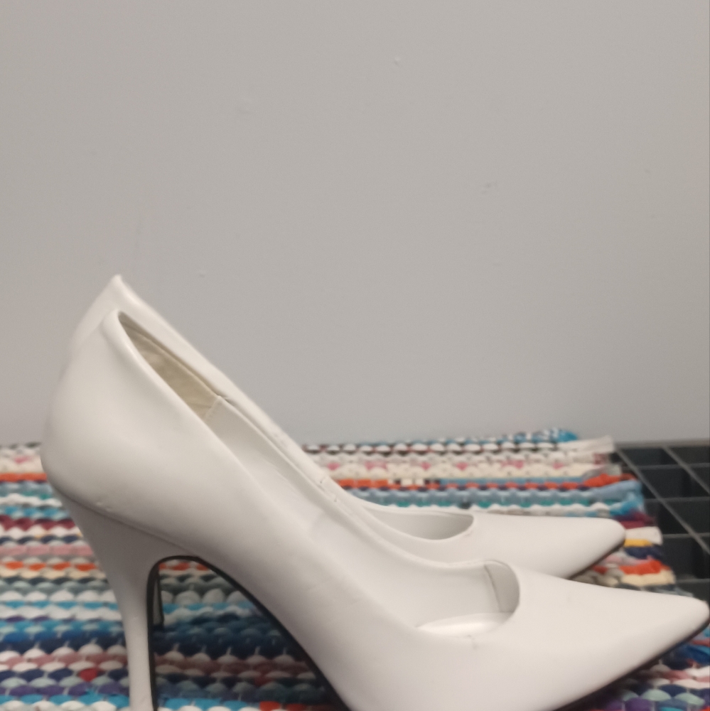 Shoes - Picture 2 of 4